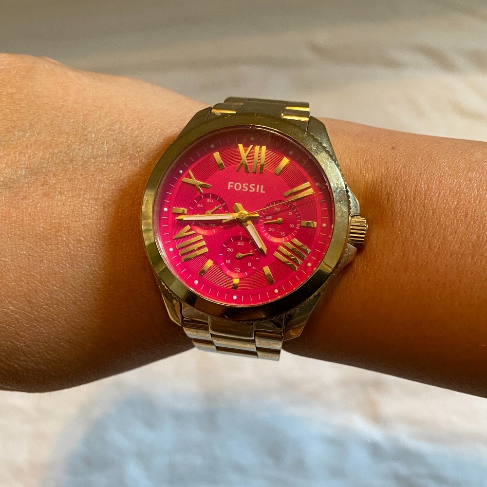 Fossil Women's Fuchsia Dial Gold Tone Watch AM4539